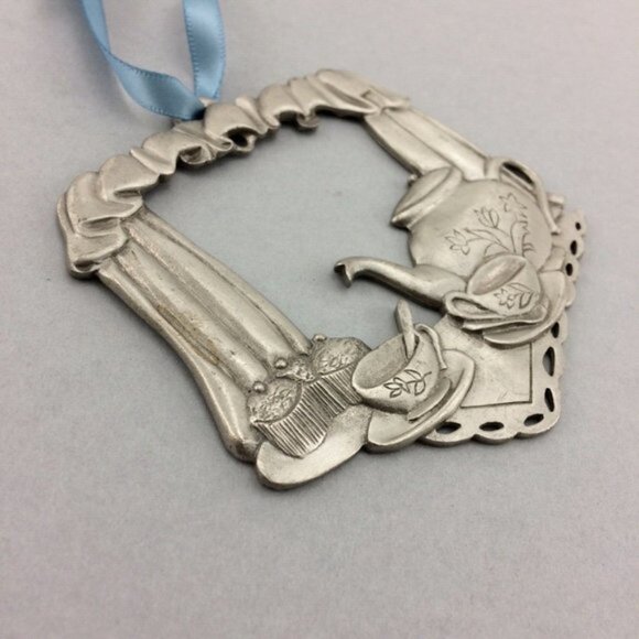 Vtg Pewter Ornament Teapot Scene Lindsay Claire Designs Signed LCD Christmas - Picture 4 of 12